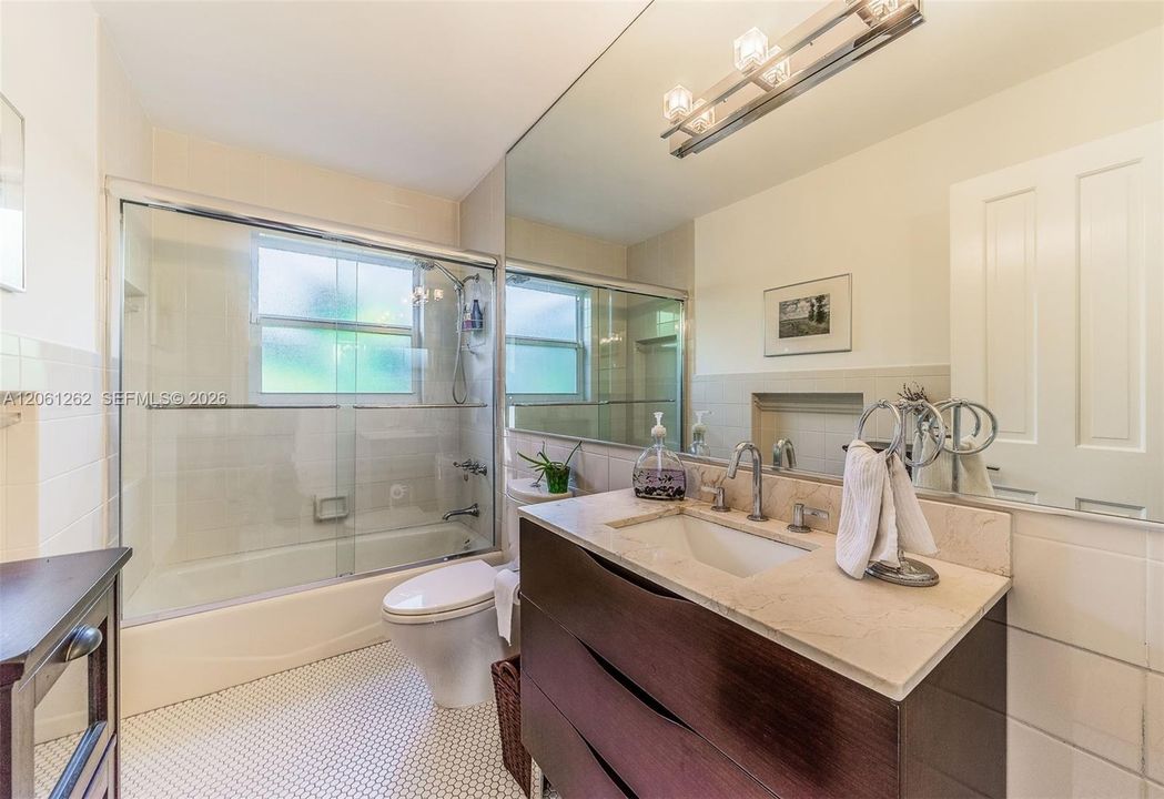 For Rent: $5,000 (3 beds, 2 baths, 1649 Square Feet)