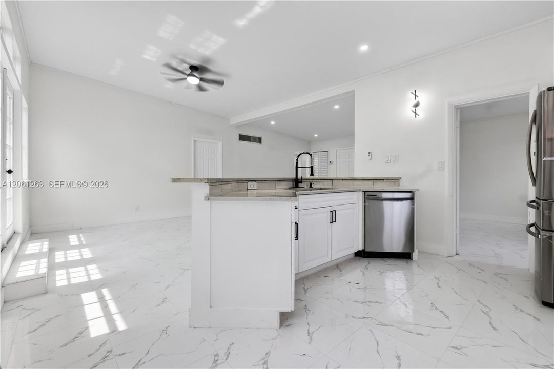 На продажу: $549,900 (3 спален, 2 ванн, 0 Квадратных фут)