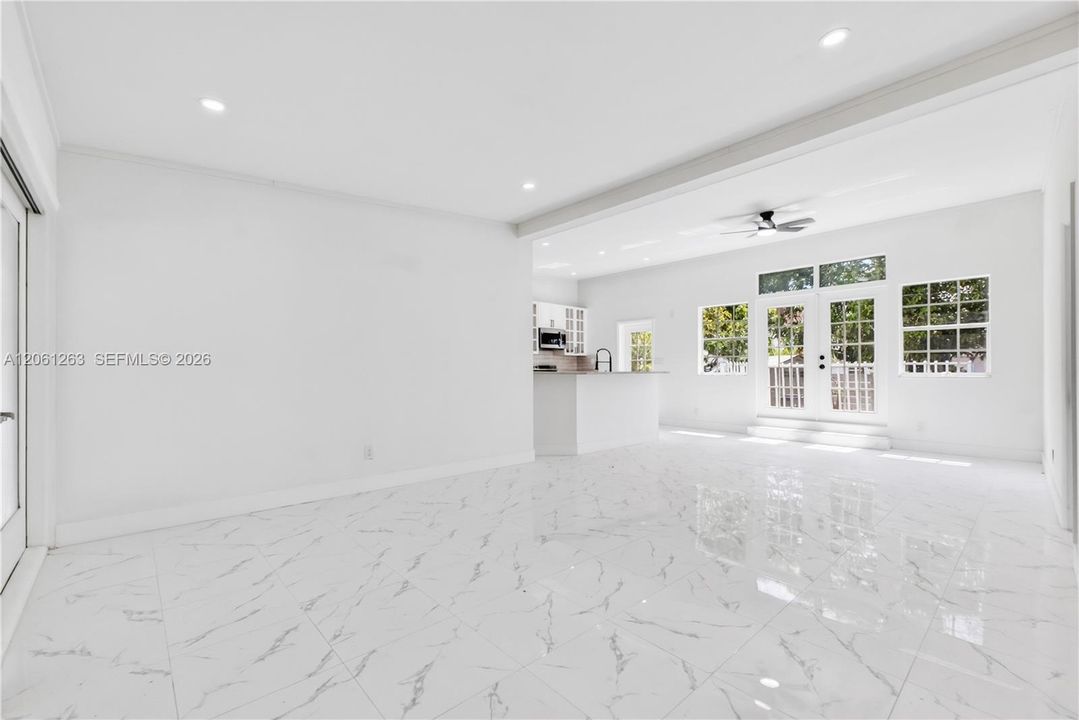 На продажу: $549,900 (3 спален, 2 ванн, 0 Квадратных фут)