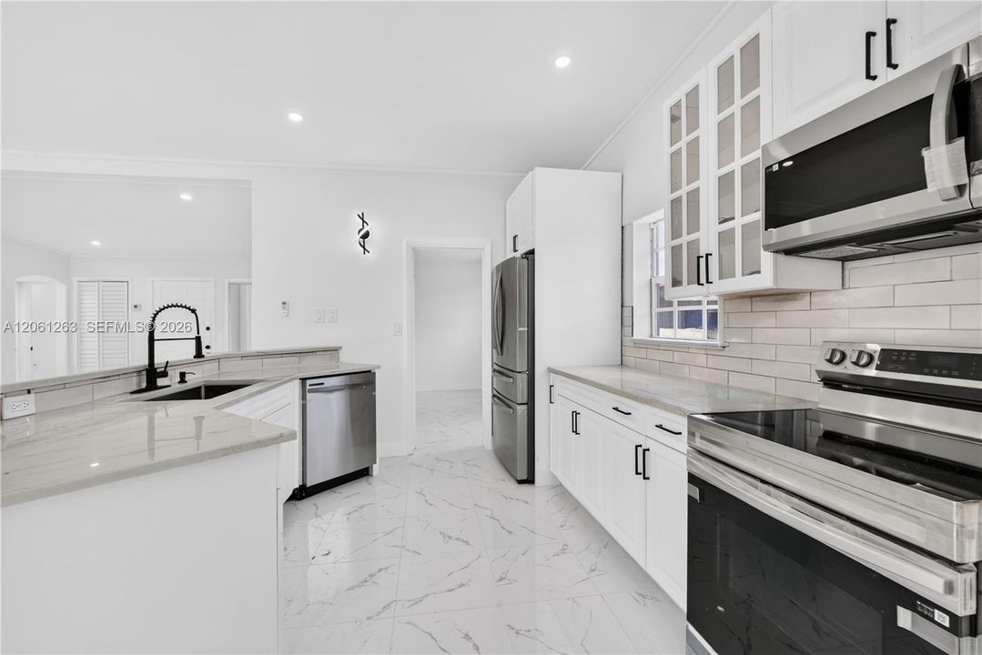 На продажу: $549,900 (3 спален, 2 ванн, 0 Квадратных фут)