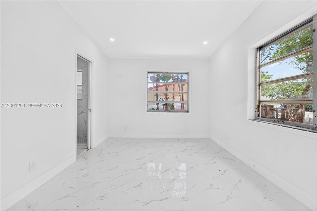 На продажу: $549,900 (3 спален, 2 ванн, 0 Квадратных фут)