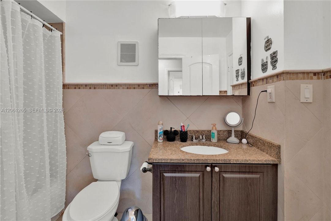 В аренду: $3,150 (2 спален, 1 ванн, 1400 Квадратных фут)