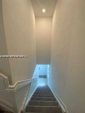 В аренду: $2,850 (3 спален, 3 ванн, 1320 Квадратных фут)