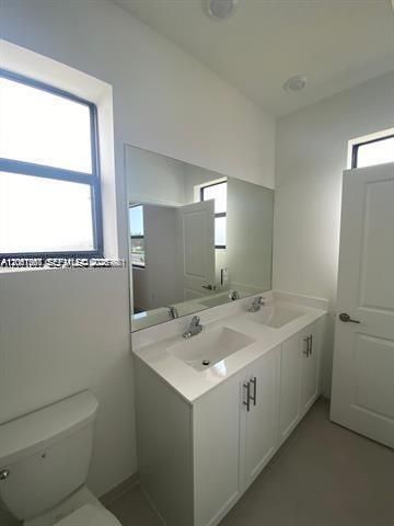 В аренду: $2,850 (3 спален, 3 ванн, 1320 Квадратных фут)