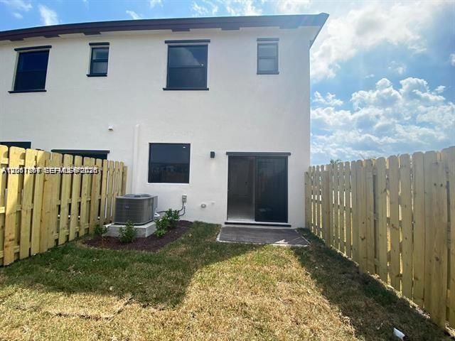 В аренду: $2,850 (3 спален, 3 ванн, 1320 Квадратных фут)