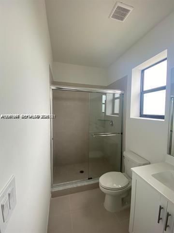 В аренду: $2,850 (3 спален, 3 ванн, 1320 Квадратных фут)