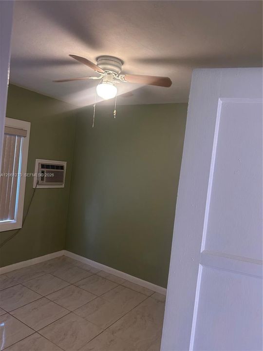 For Rent: $2,300 (2 beds, 1 baths, 1718 Square Feet)
