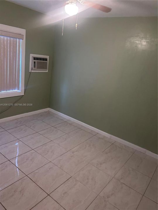 For Rent: $2,300 (2 beds, 1 baths, 1718 Square Feet)