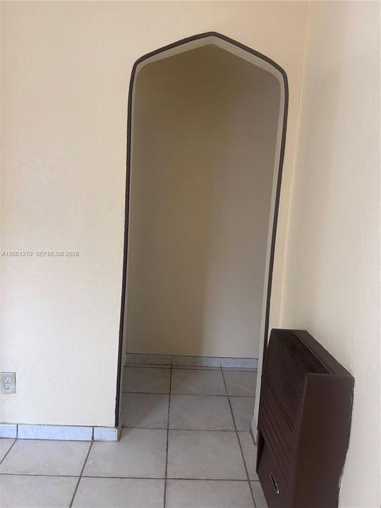For Rent: $2,300 (2 beds, 1 baths, 1718 Square Feet)