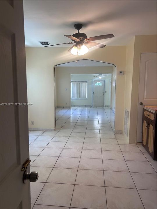 For Rent: $2,300 (2 beds, 1 baths, 1718 Square Feet)