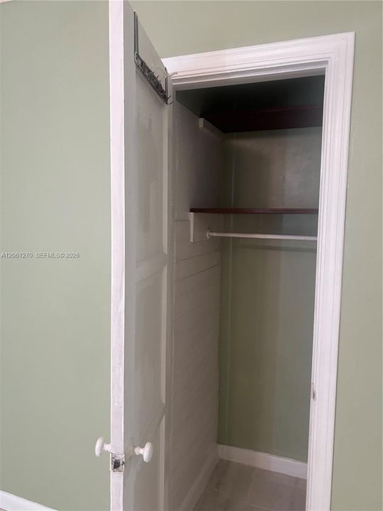 For Rent: $2,300 (2 beds, 1 baths, 1718 Square Feet)