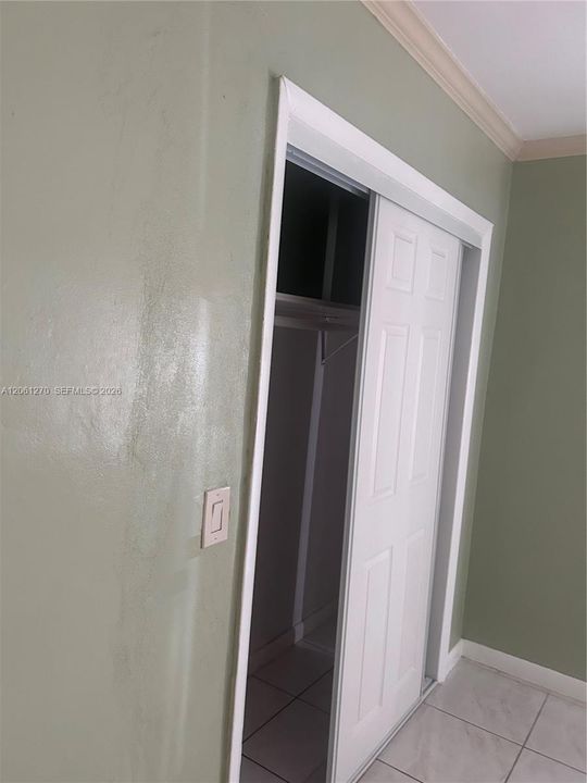 For Rent: $2,300 (2 beds, 1 baths, 1718 Square Feet)