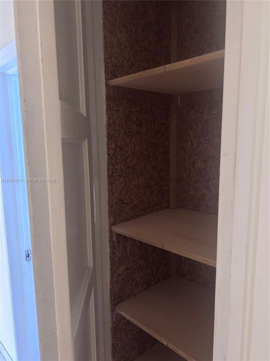 For Rent: $2,300 (2 beds, 1 baths, 1718 Square Feet)