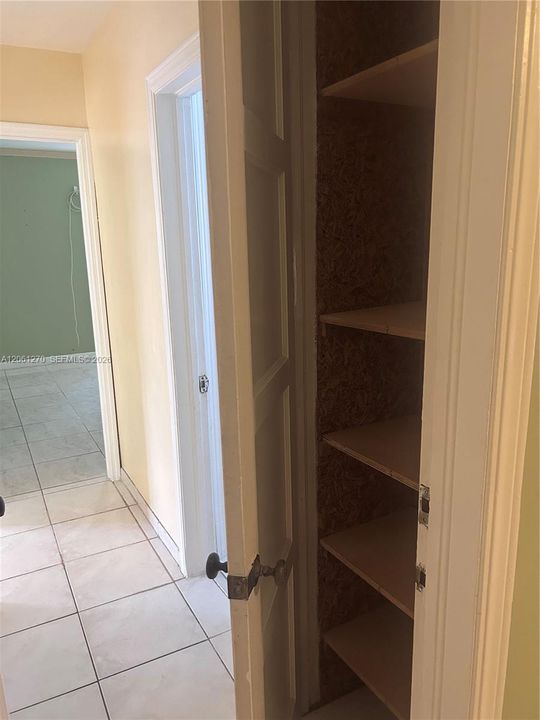 For Rent: $2,300 (2 beds, 1 baths, 1718 Square Feet)