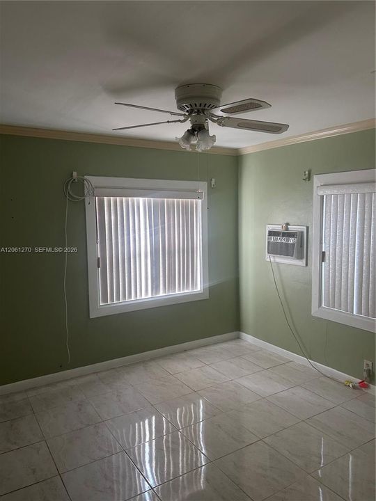 For Rent: $2,300 (2 beds, 1 baths, 1718 Square Feet)