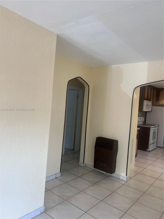 For Rent: $2,300 (2 beds, 1 baths, 1718 Square Feet)