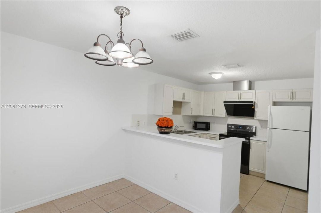 For Sale: $395,000 (3 beds, 3 baths, 1708 Square Feet)