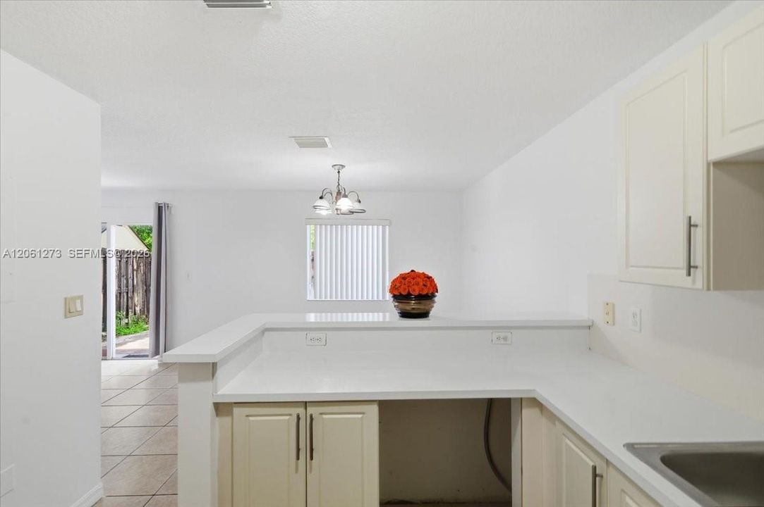 For Sale: $395,000 (3 beds, 3 baths, 1708 Square Feet)