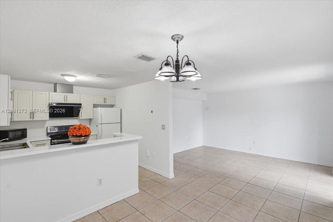 For Sale: $395,000 (3 beds, 3 baths, 1708 Square Feet)
