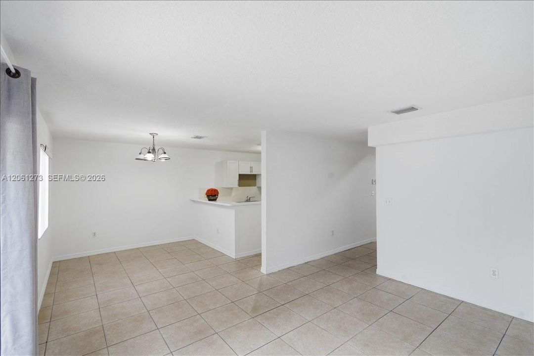 For Sale: $395,000 (3 beds, 3 baths, 1708 Square Feet)