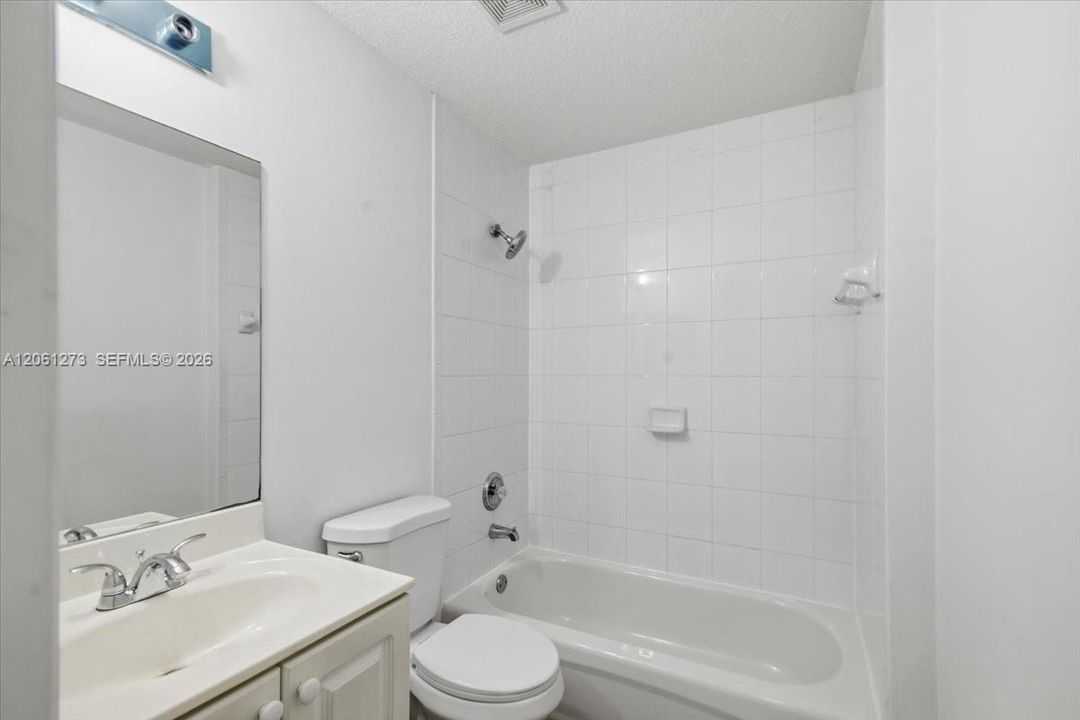 For Sale: $395,000 (3 beds, 3 baths, 1708 Square Feet)
