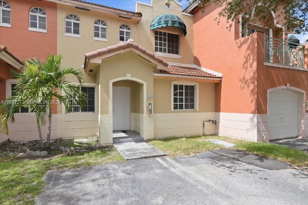 For Sale: $395,000 (3 beds, 3 baths, 1708 Square Feet)