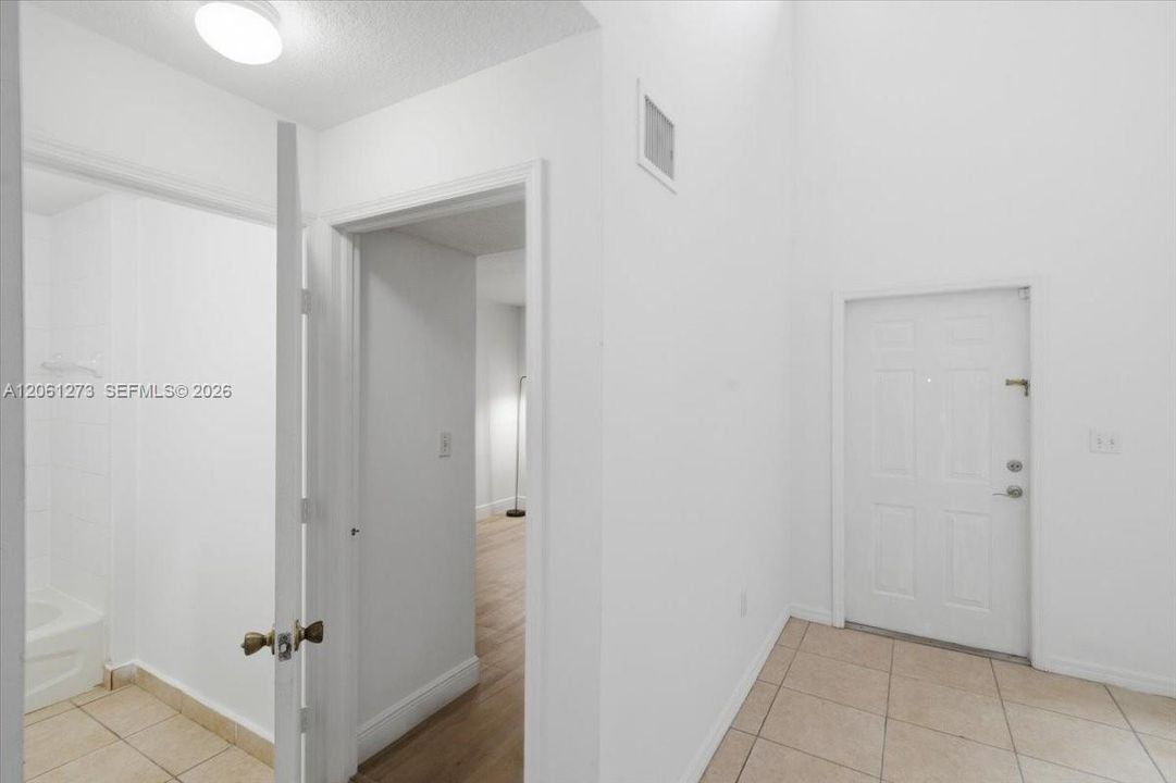 For Sale: $395,000 (3 beds, 3 baths, 1708 Square Feet)