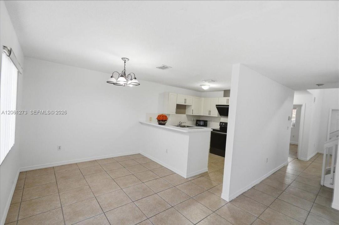 For Sale: $395,000 (3 beds, 3 baths, 1708 Square Feet)