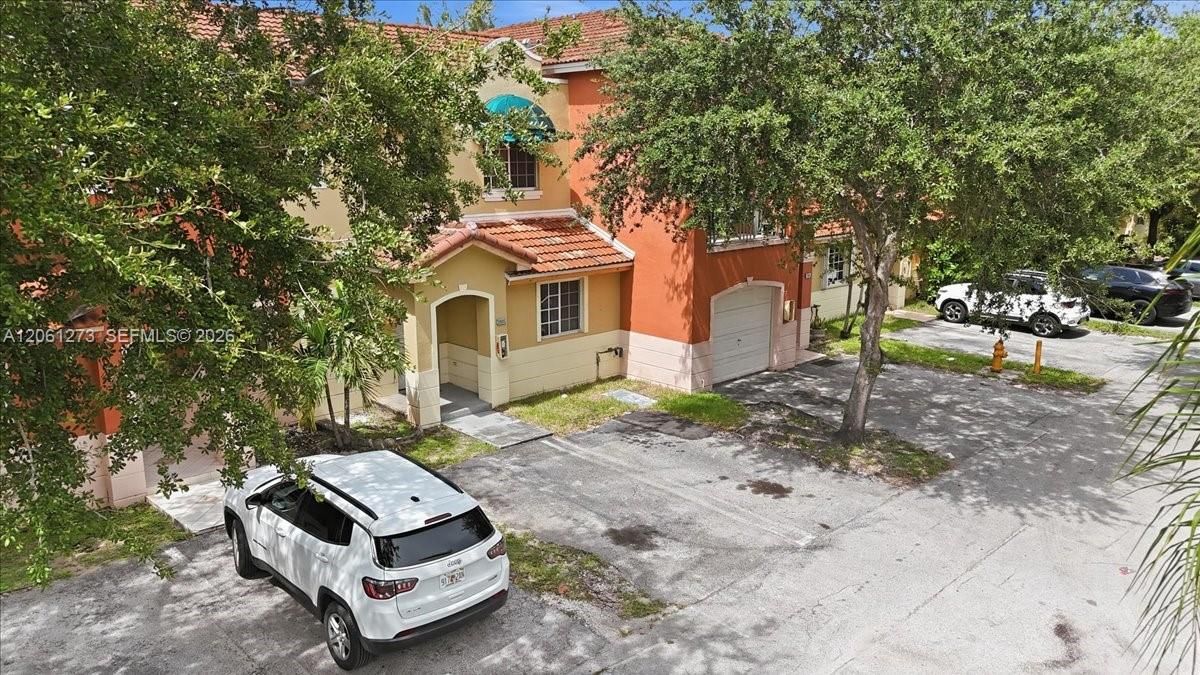 For Sale: $395,000 (3 beds, 3 baths, 1708 Square Feet)
