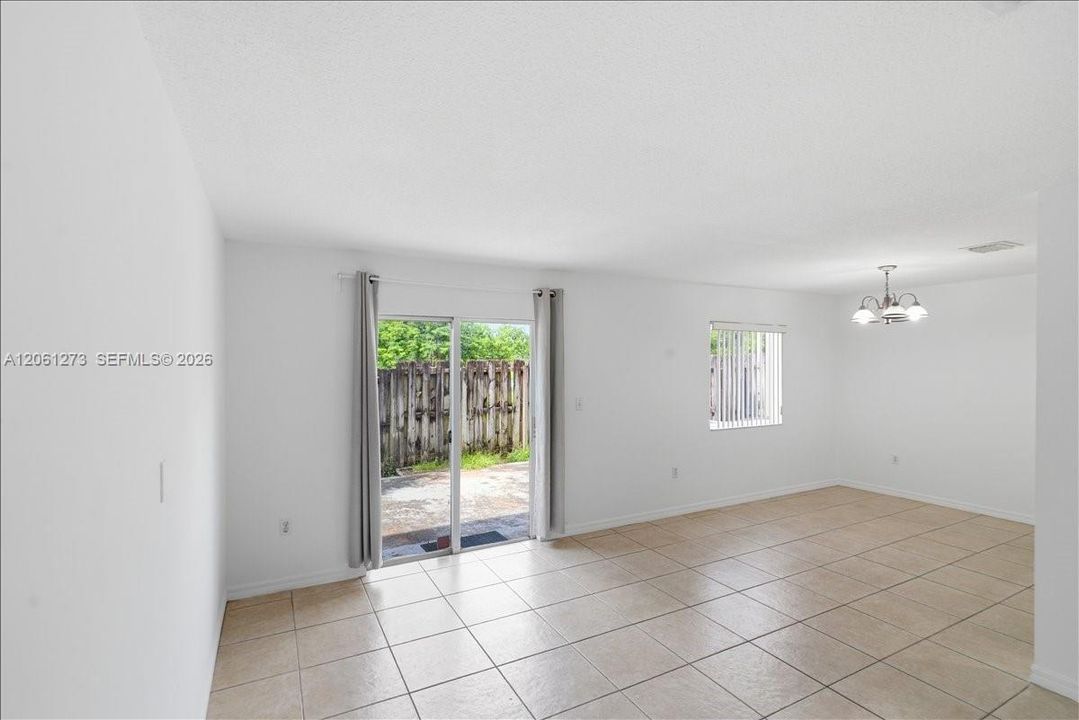 For Sale: $395,000 (3 beds, 3 baths, 1708 Square Feet)