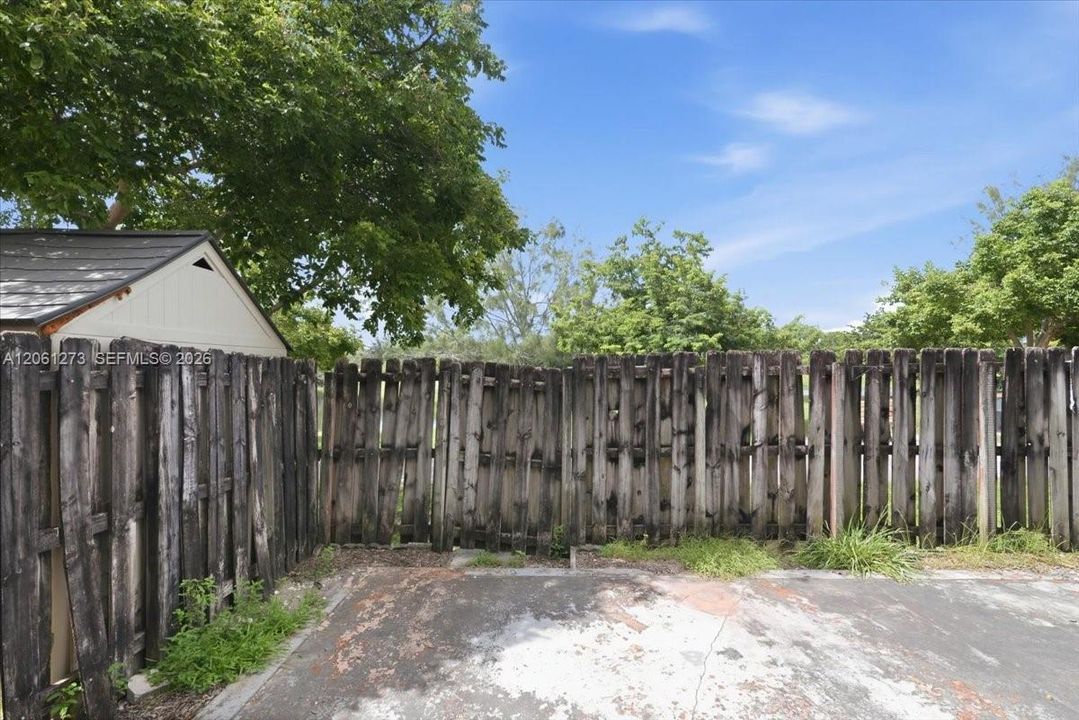 For Sale: $395,000 (3 beds, 3 baths, 1708 Square Feet)