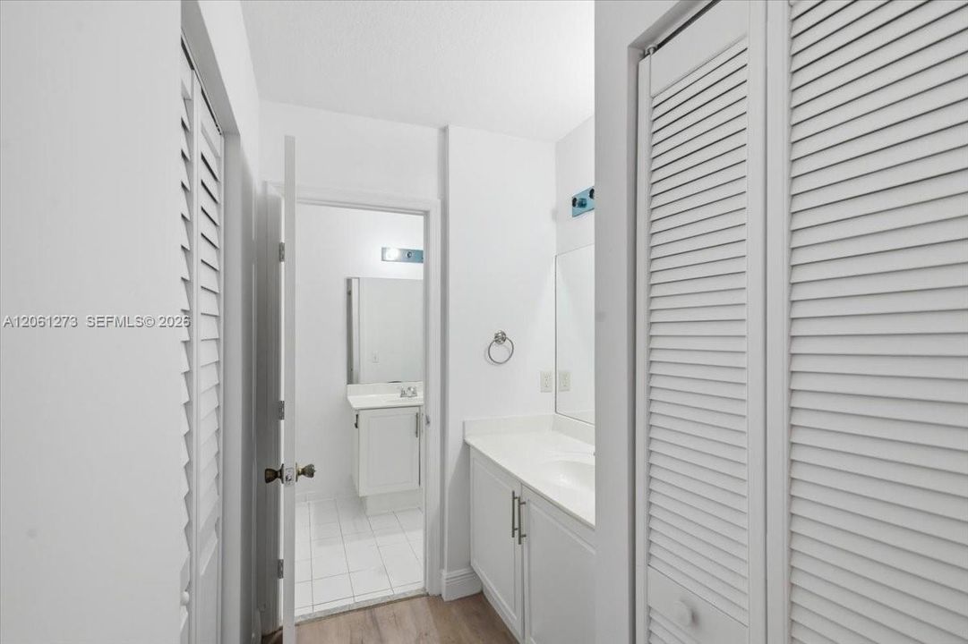 For Sale: $395,000 (3 beds, 3 baths, 1708 Square Feet)