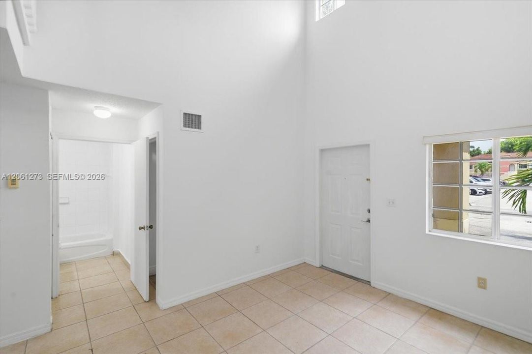 For Sale: $395,000 (3 beds, 3 baths, 1708 Square Feet)