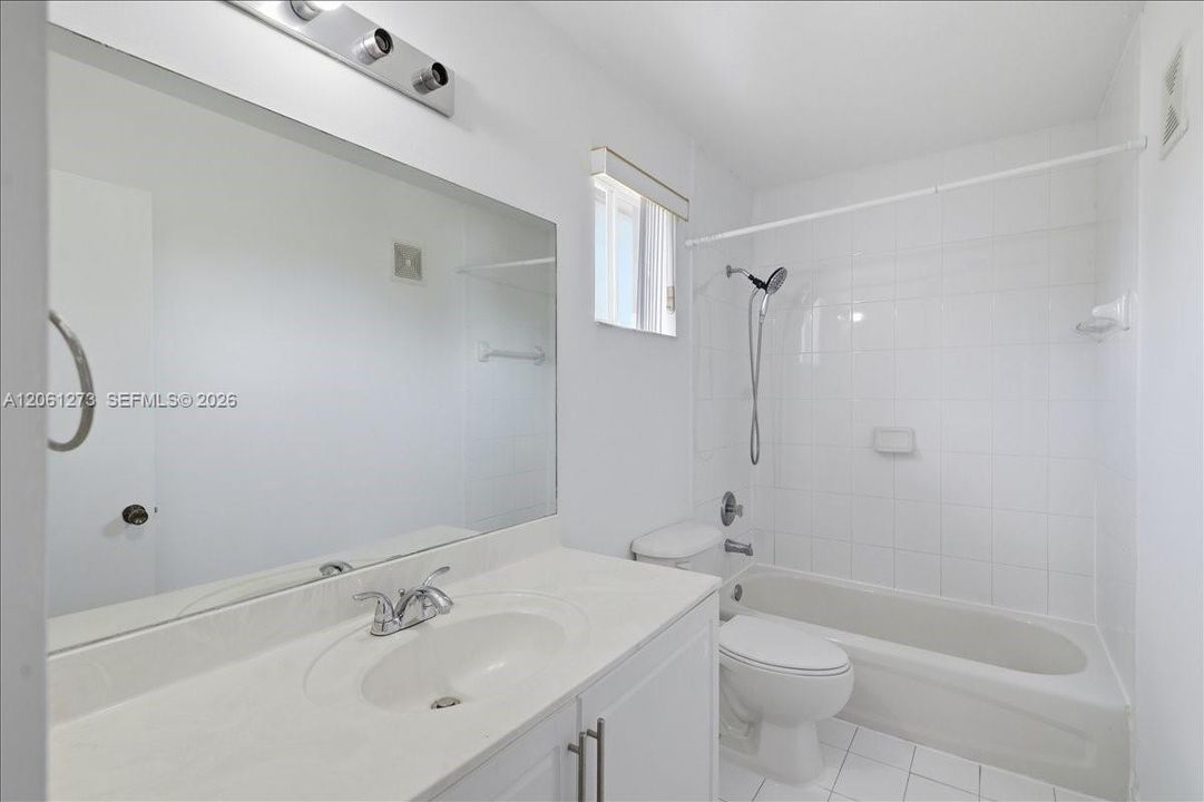 For Sale: $395,000 (3 beds, 3 baths, 1708 Square Feet)