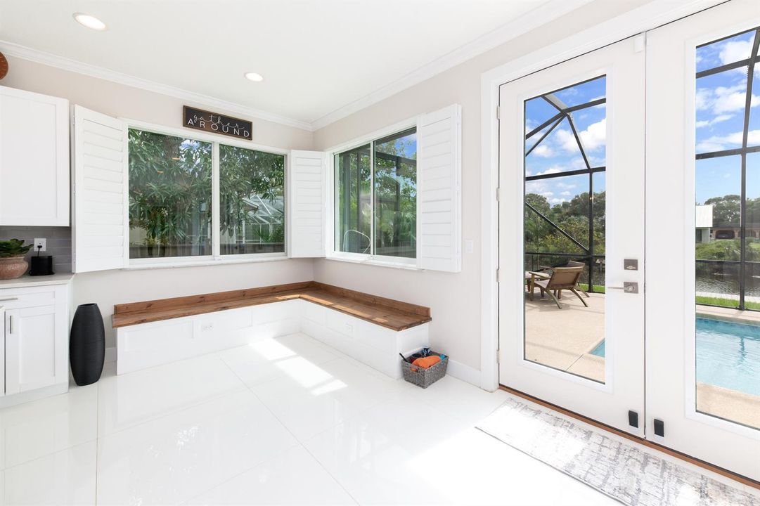Kitchen Lounge