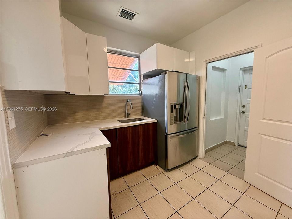 В аренду: $3,500 (3 спален, 1 ванн, 2117 Квадратных фут)