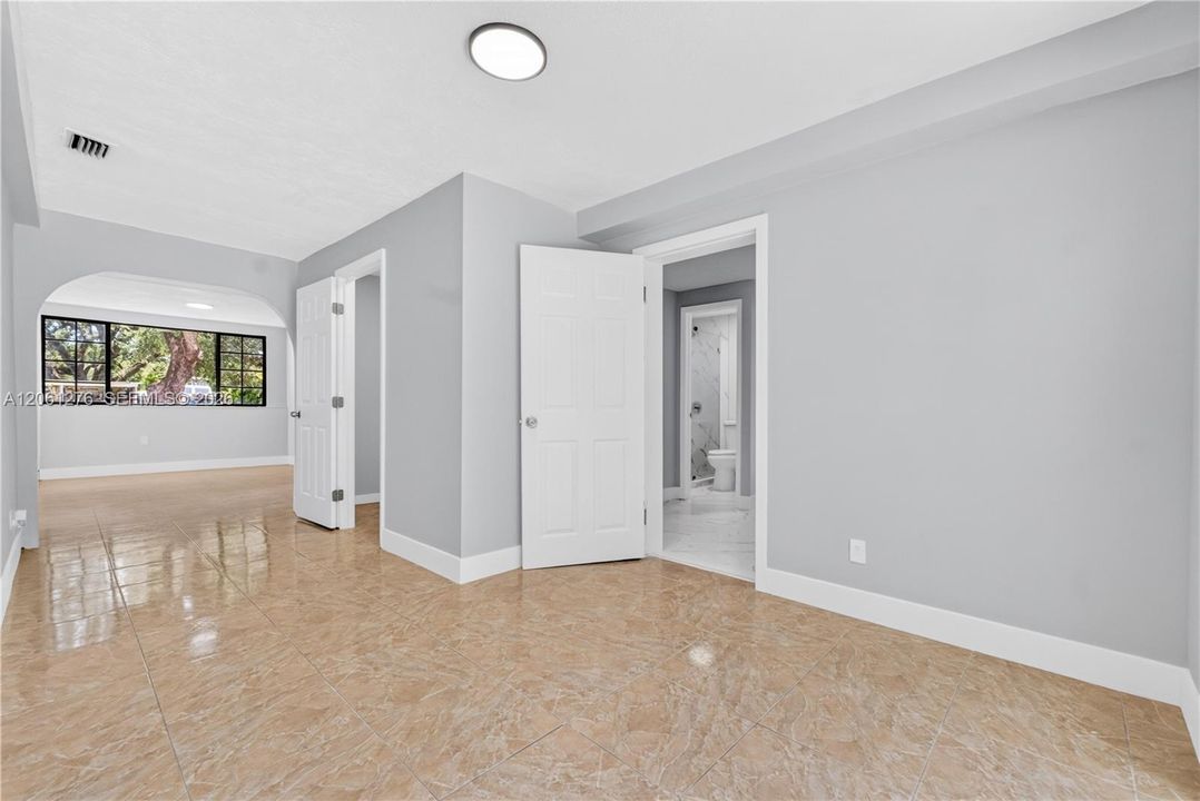 En Venta: $570,000 (5 camas, 3 baños, 1560 Pies cuadrados)
