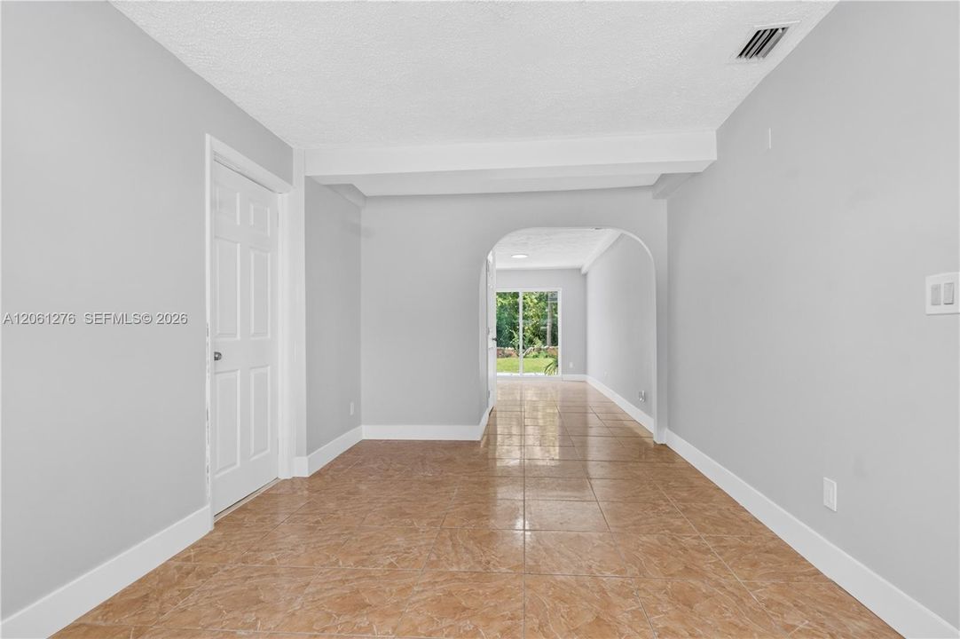 En Venta: $570,000 (5 camas, 3 baños, 1560 Pies cuadrados)