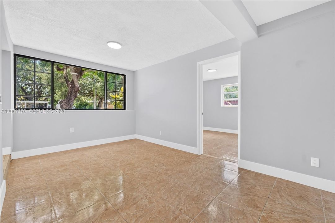 En Venta: $570,000 (5 camas, 3 baños, 1560 Pies cuadrados)