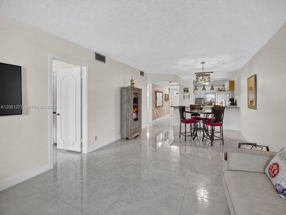 En Venta: $187,000 (2 camas, 2 baños, 1170 Pies cuadrados)