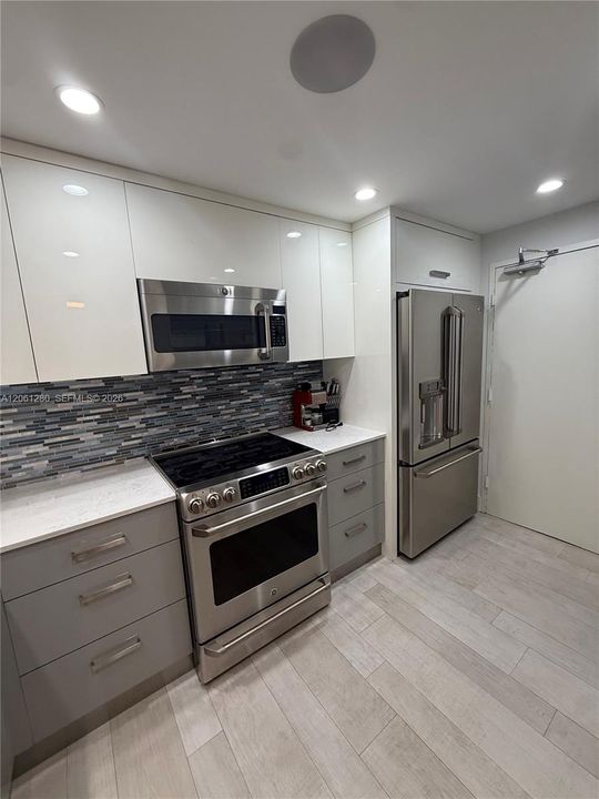 В аренду: $2,700 (1 спален, 2 ванн, 844 Квадратных фут)