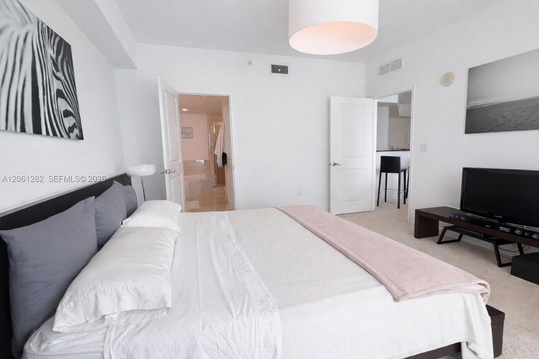 В аренду: $3,600 (2 спален, 2 ванн, 1251 Квадратных фут)