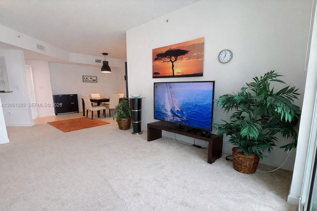 В аренду: $3,600 (2 спален, 2 ванн, 1251 Квадратных фут)