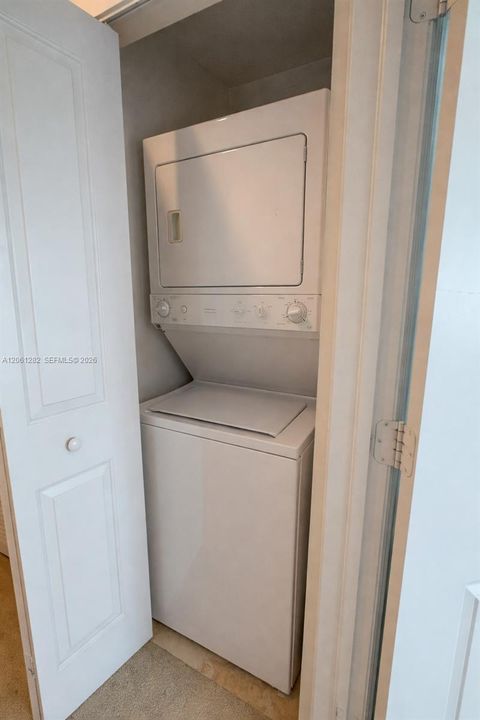В аренду: $3,600 (2 спален, 2 ванн, 1251 Квадратных фут)