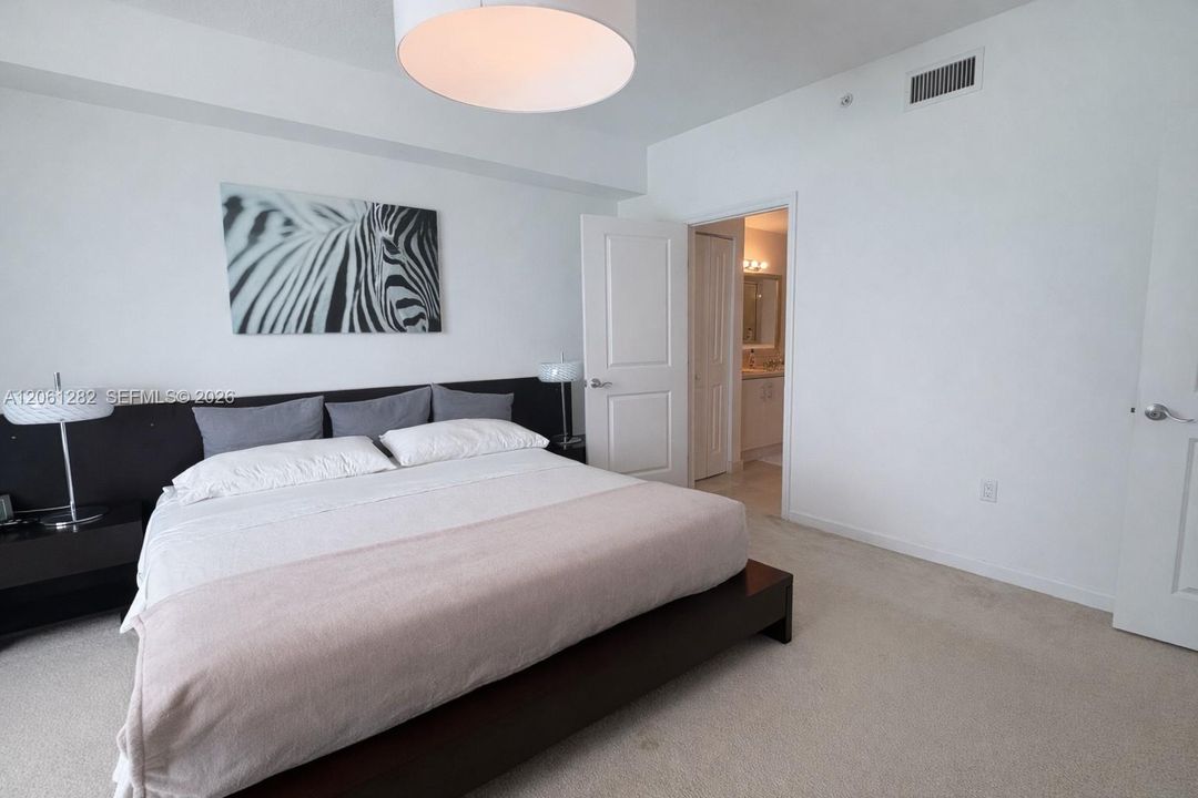 В аренду: $3,600 (2 спален, 2 ванн, 1251 Квадратных фут)
