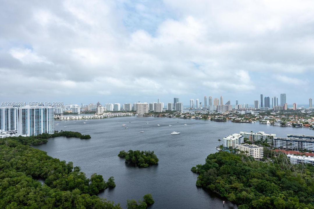 На продажу: $650,000 (2 спален, 2 ванн, 1122 Квадратных фут)