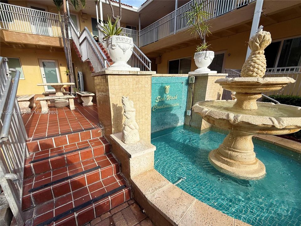 For Rent: $1,750 (1 beds, 1 baths, 408 Square Feet)