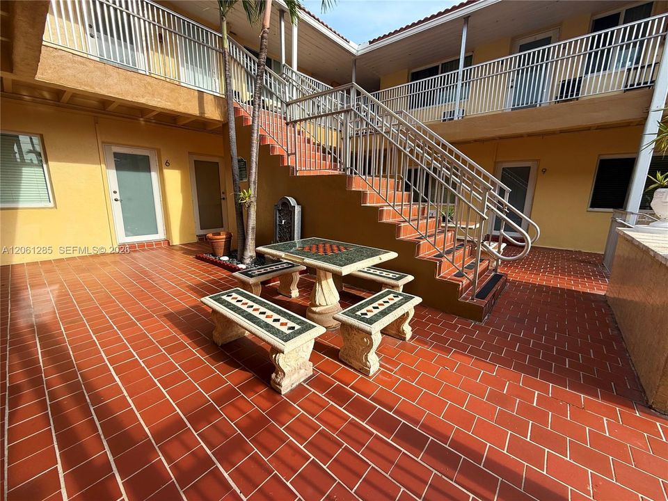 For Rent: $1,750 (1 beds, 1 baths, 408 Square Feet)