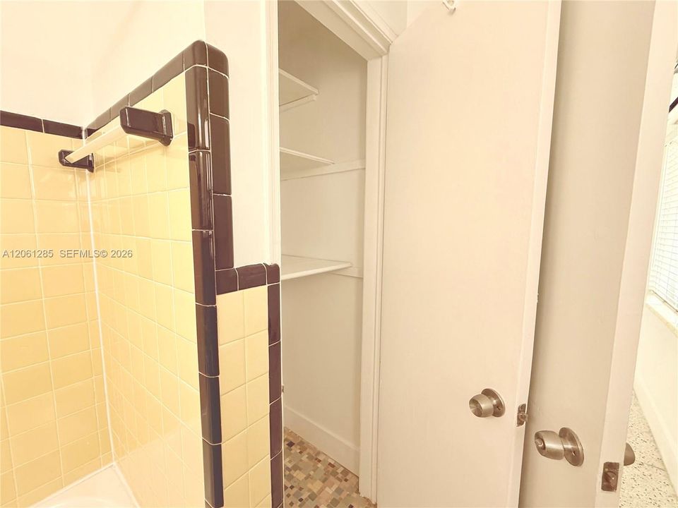 В аренду: $1,750 (1 спален, 1 ванн, 408 Квадратных фут)