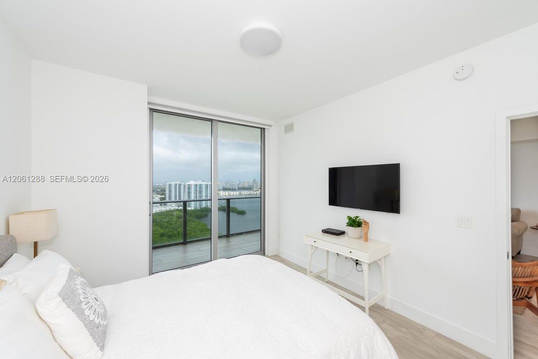 В аренду: $4,200 (2 спален, 2 ванн, 1122 Квадратных фут)